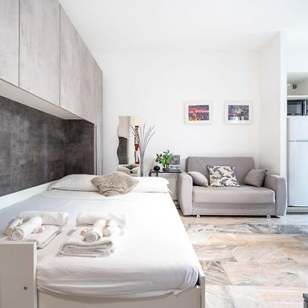 Small suite in the Heart  Milano Esterno foto