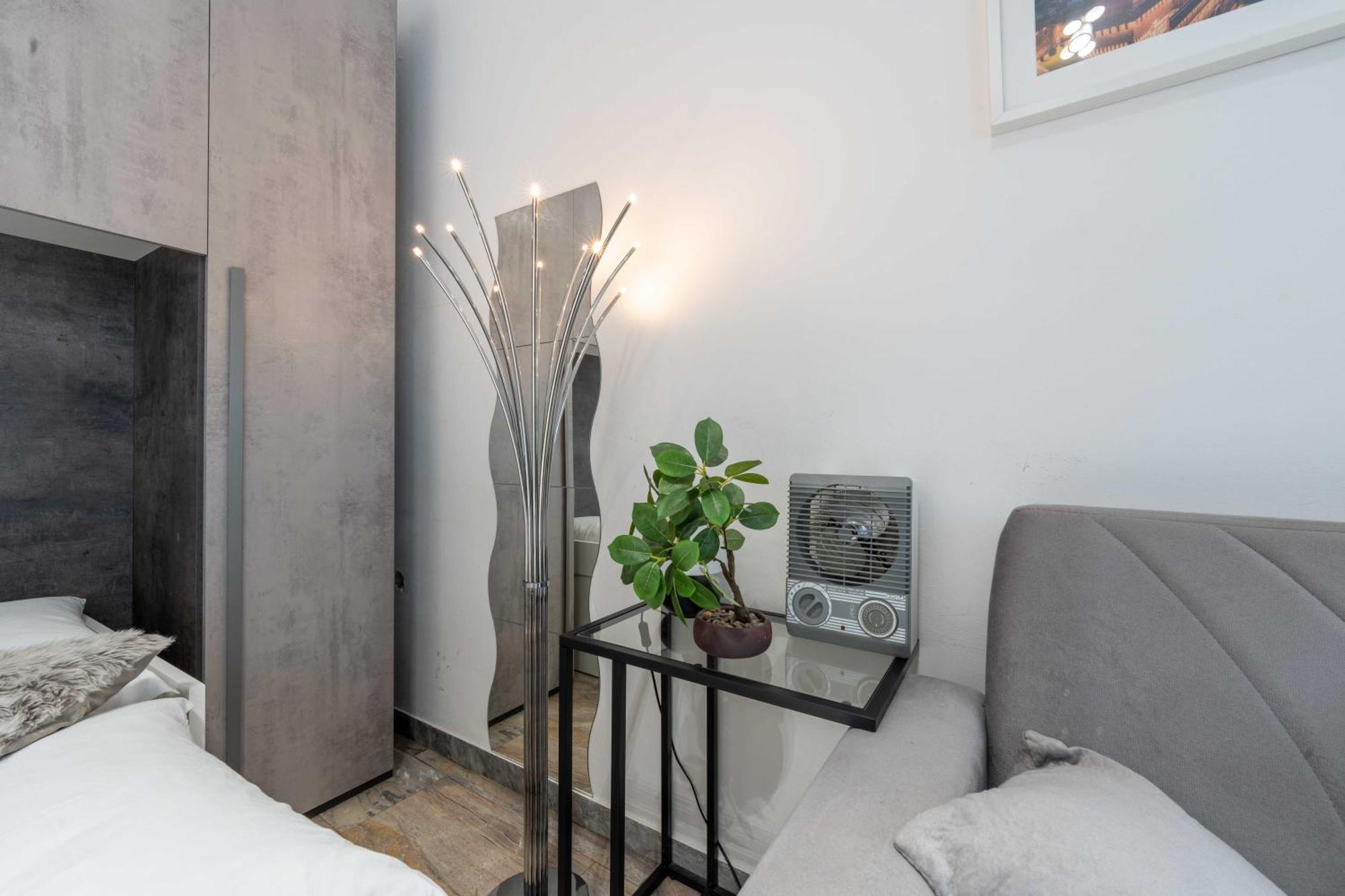 Small suite in the Heart  Milano Esterno foto