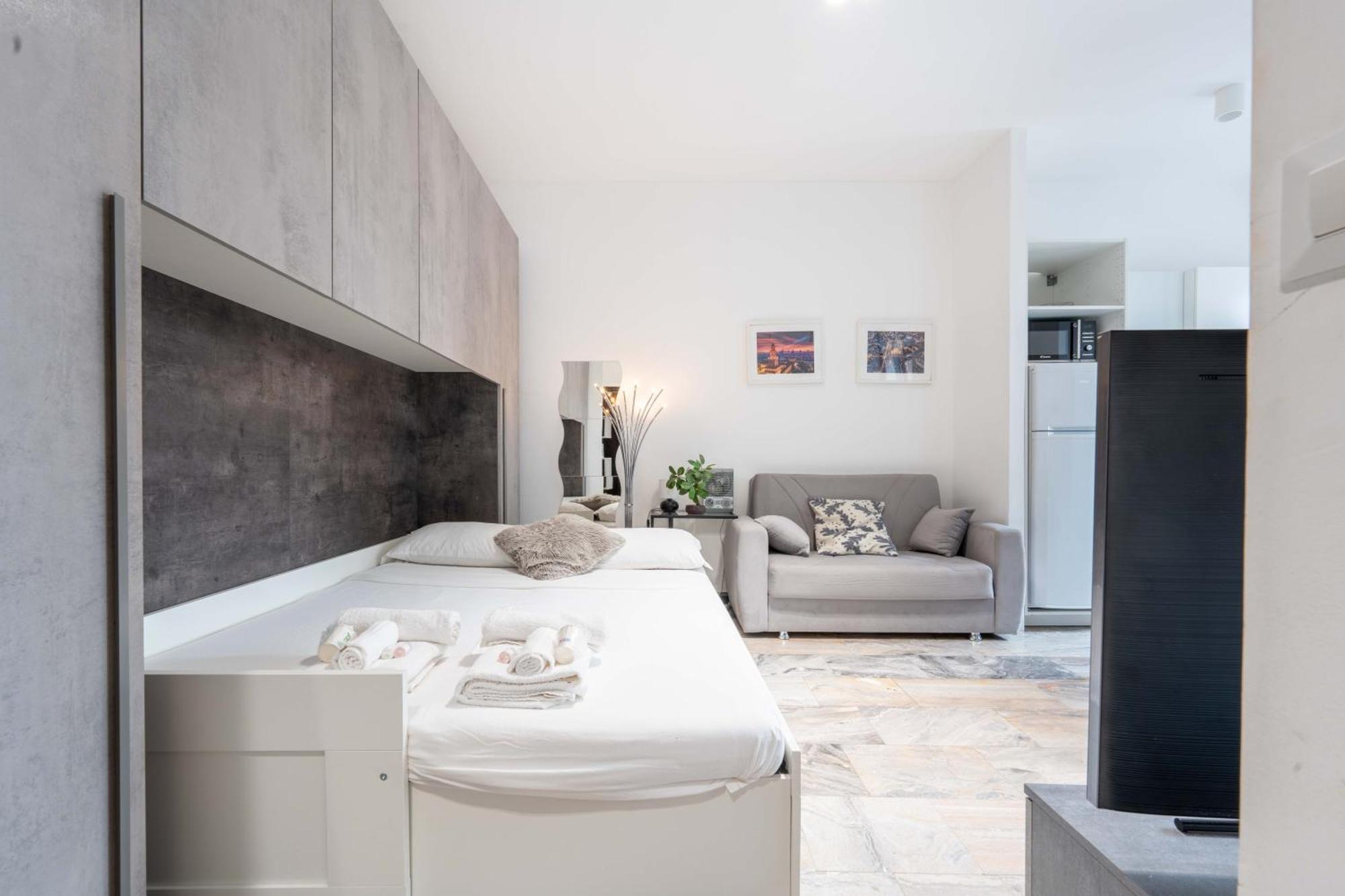 Small suite in the Heart  Milano Esterno foto
